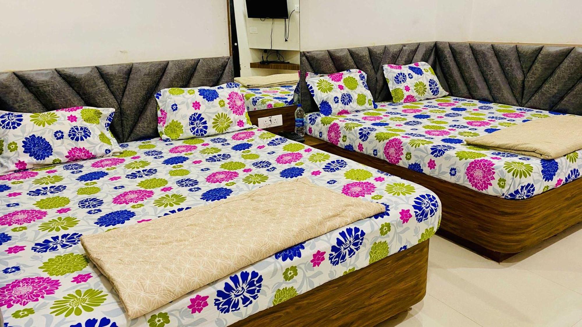 Hotel Gayatri Palace Godarpura 外观 照片