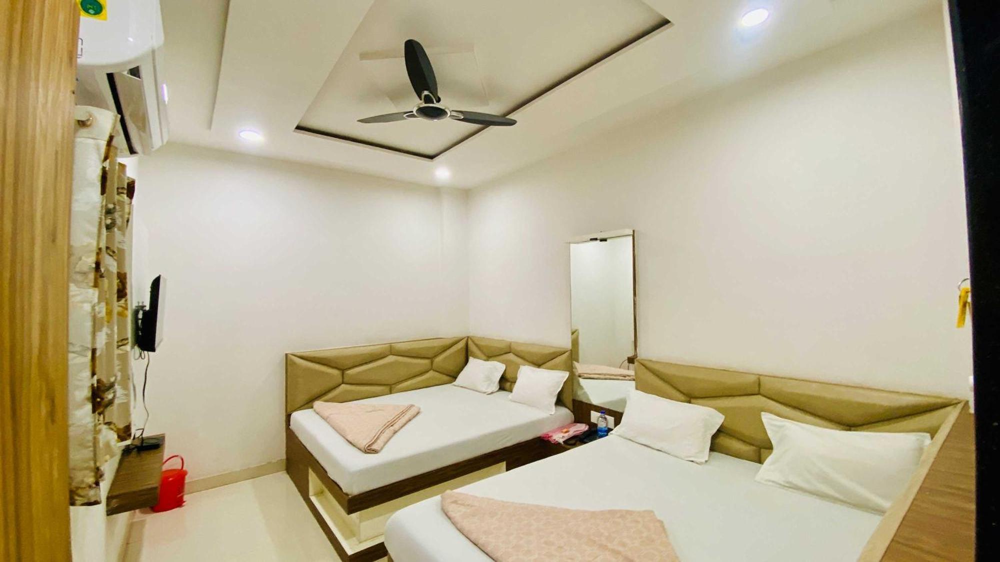 Hotel Gayatri Palace Godarpura 外观 照片