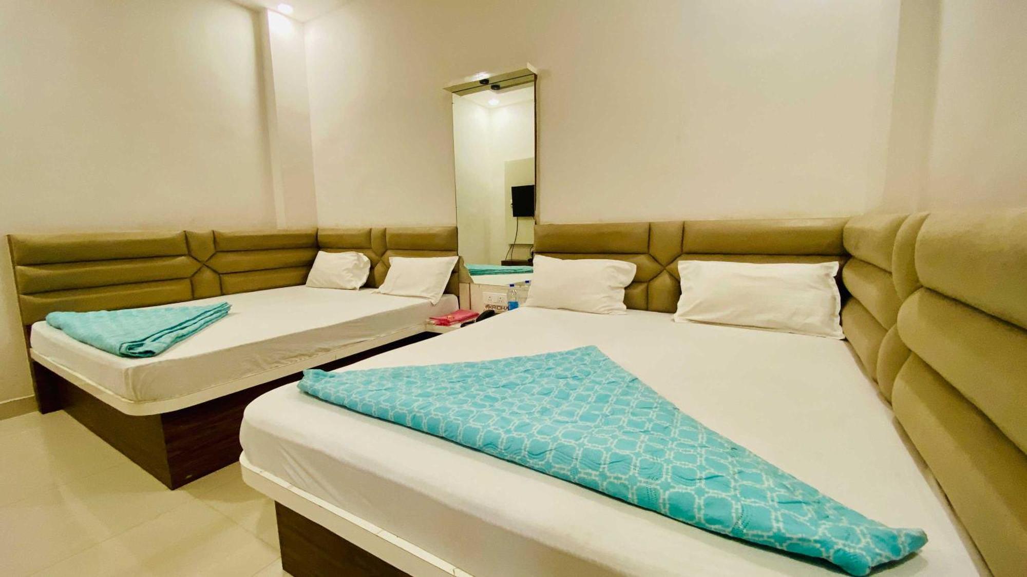 Hotel Gayatri Palace Godarpura 外观 照片