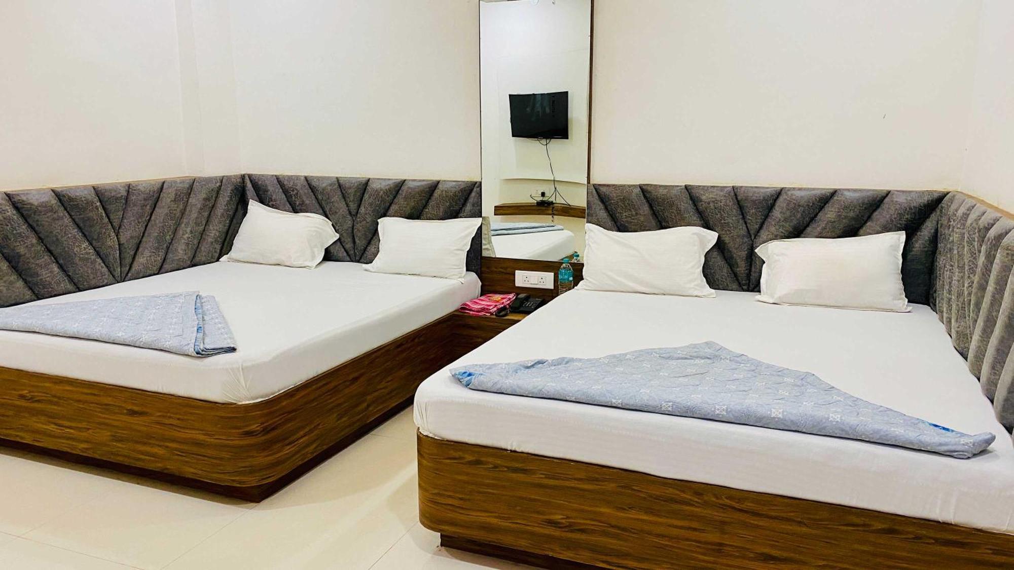 Hotel Gayatri Palace Godarpura 外观 照片