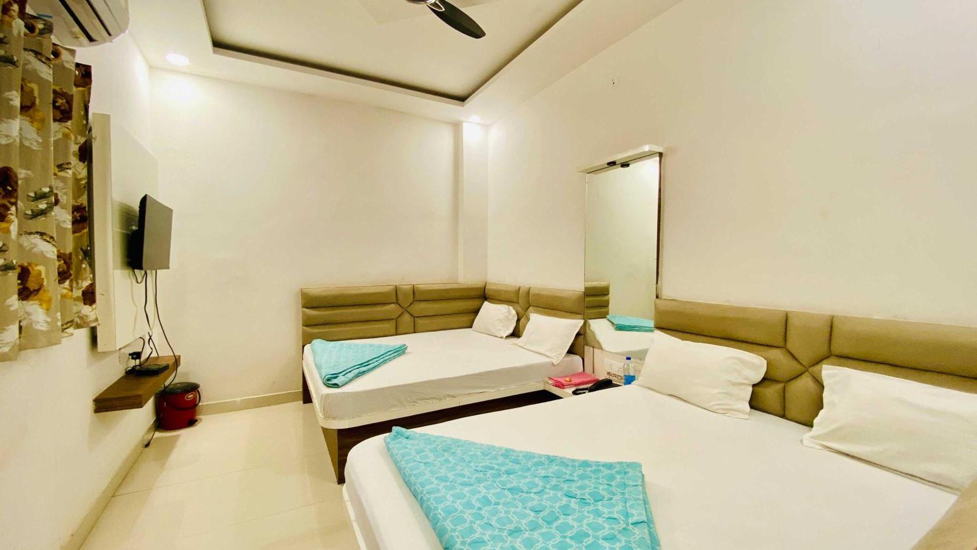 Hotel Gayatri Palace Godarpura 外观 照片