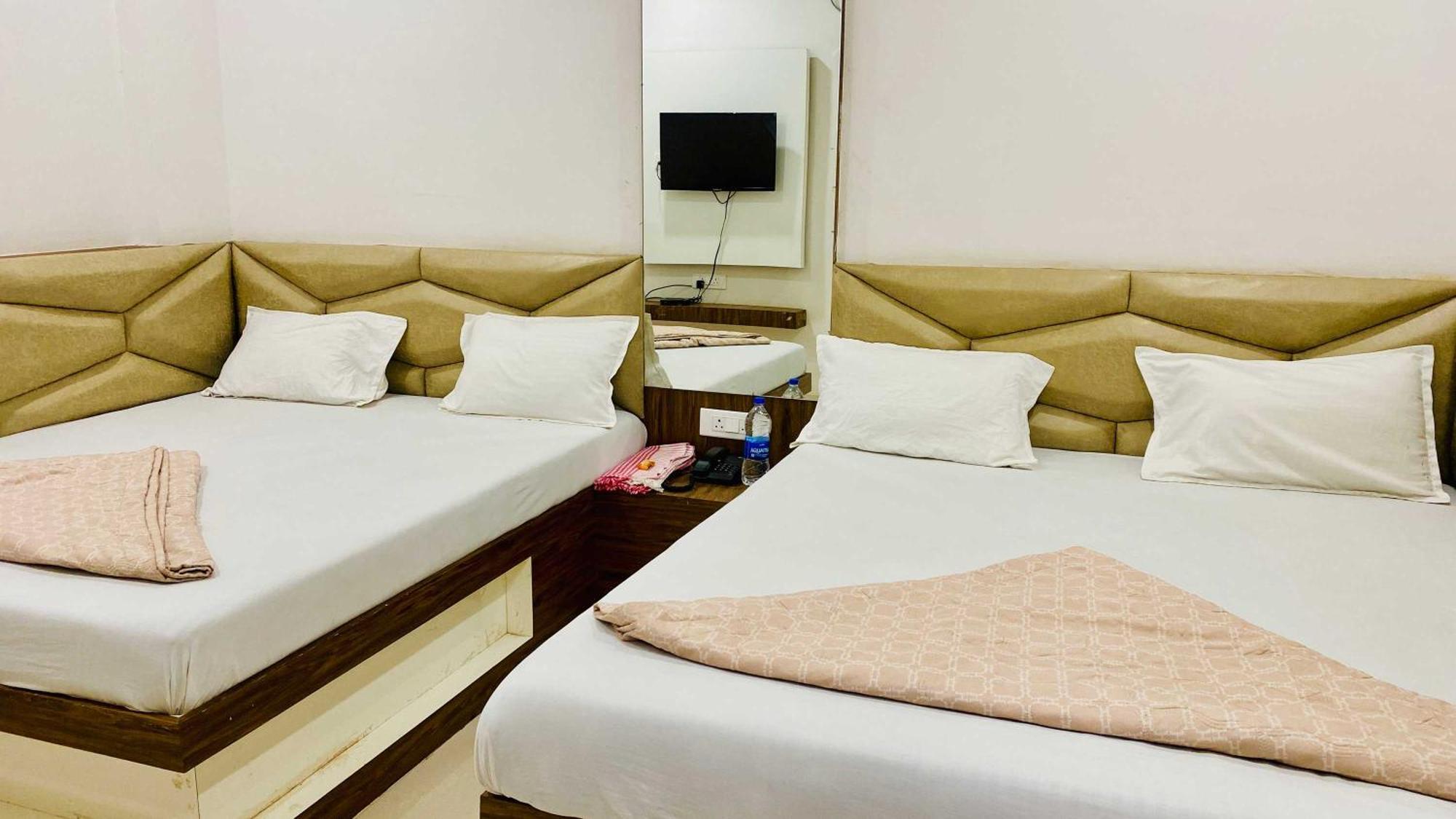 Hotel Gayatri Palace Godarpura 外观 照片