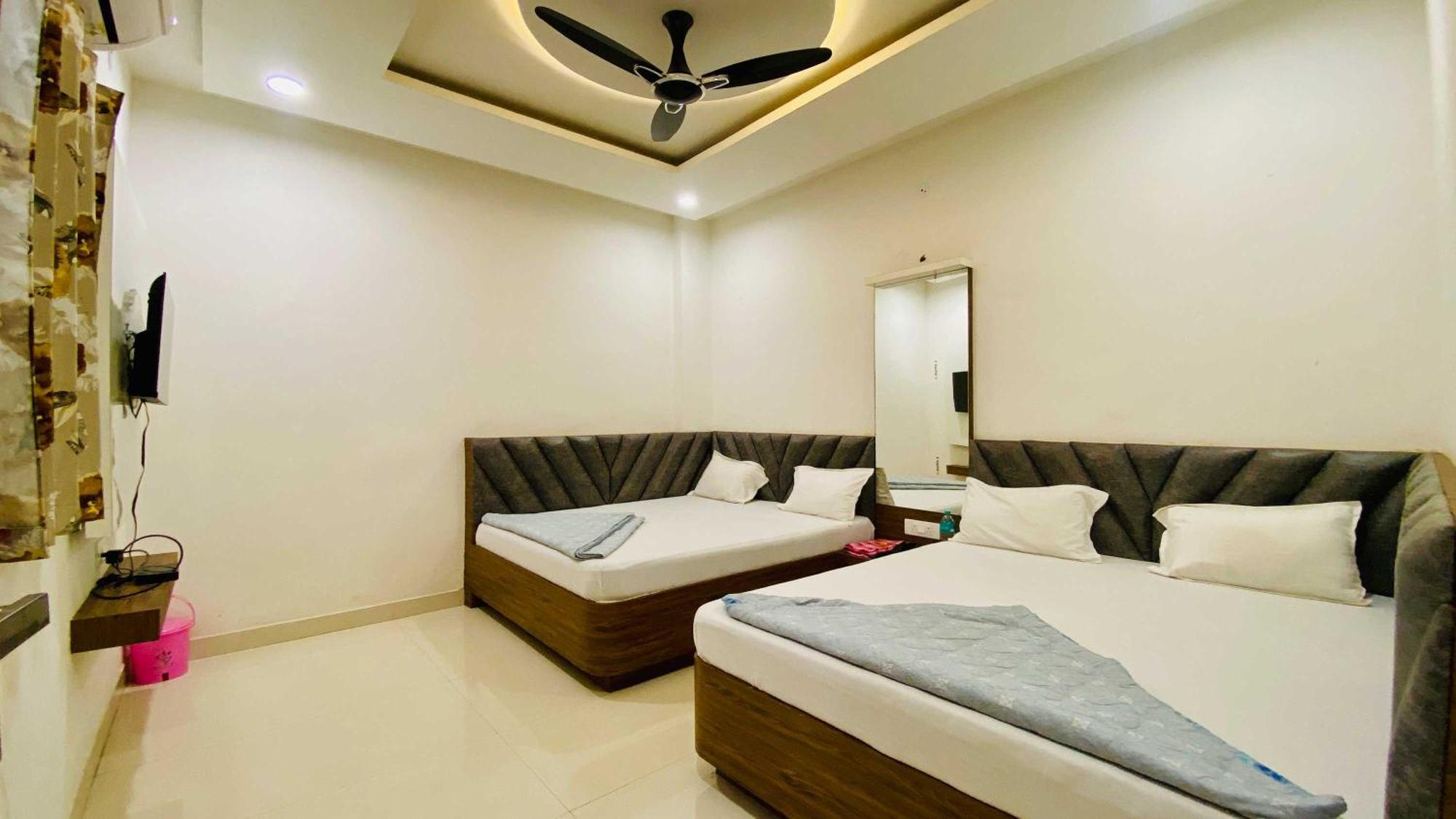 Hotel Gayatri Palace Godarpura 外观 照片