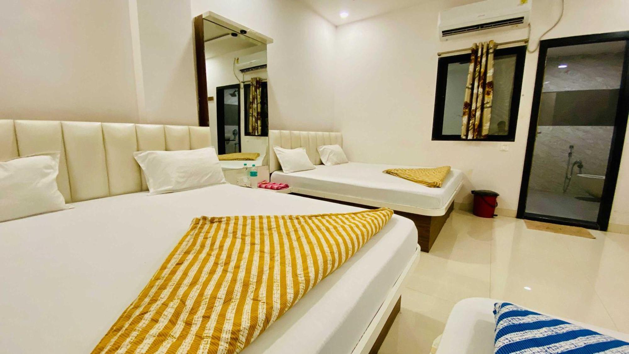 Hotel Gayatri Palace Godarpura 外观 照片