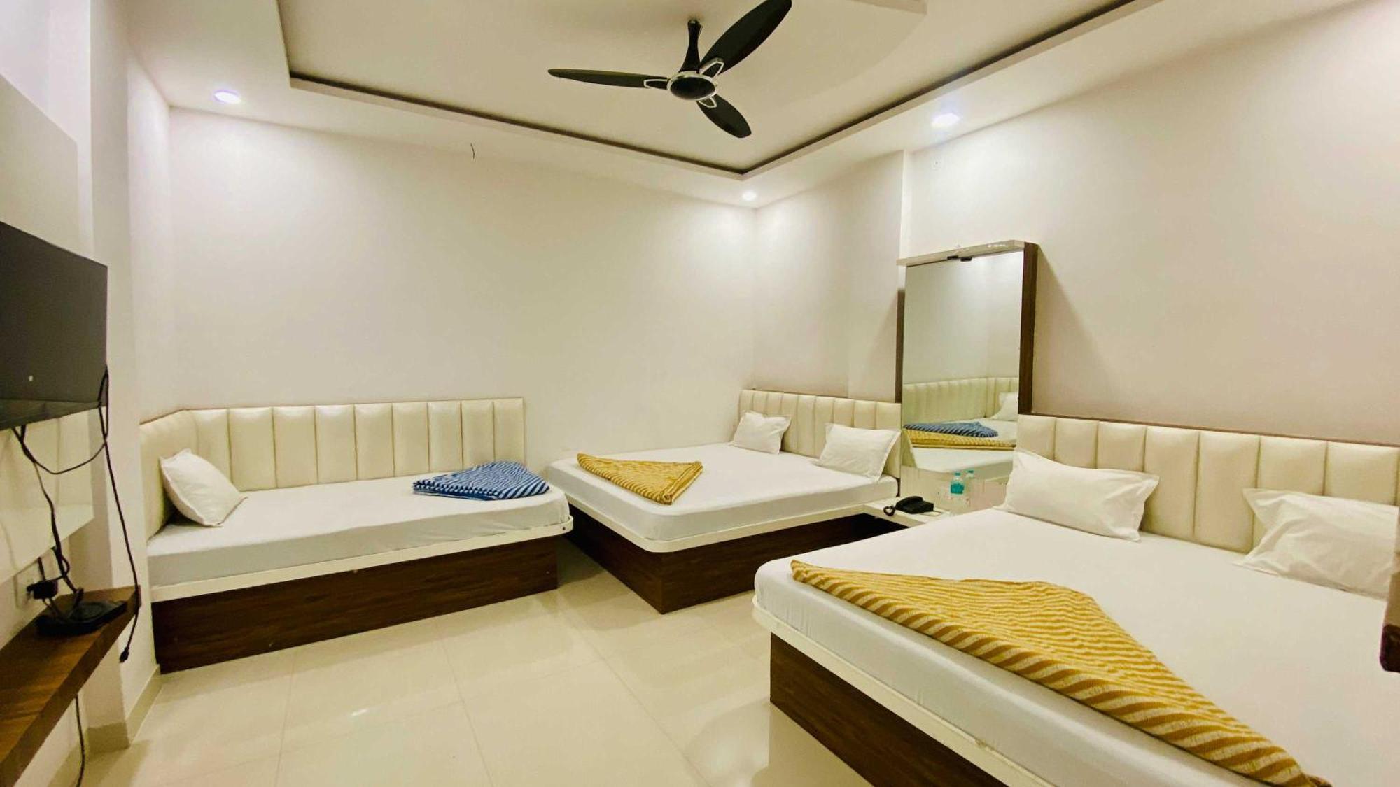 Hotel Gayatri Palace Godarpura 外观 照片