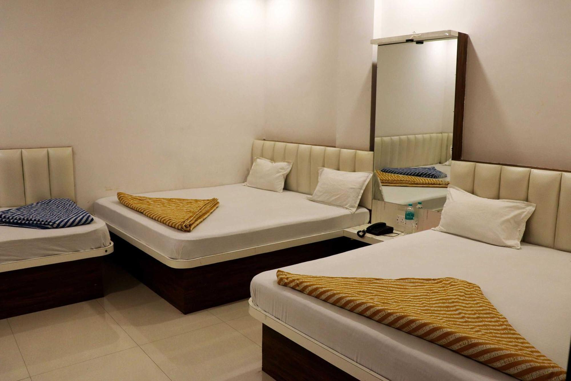 Hotel Gayatri Palace Godarpura 外观 照片