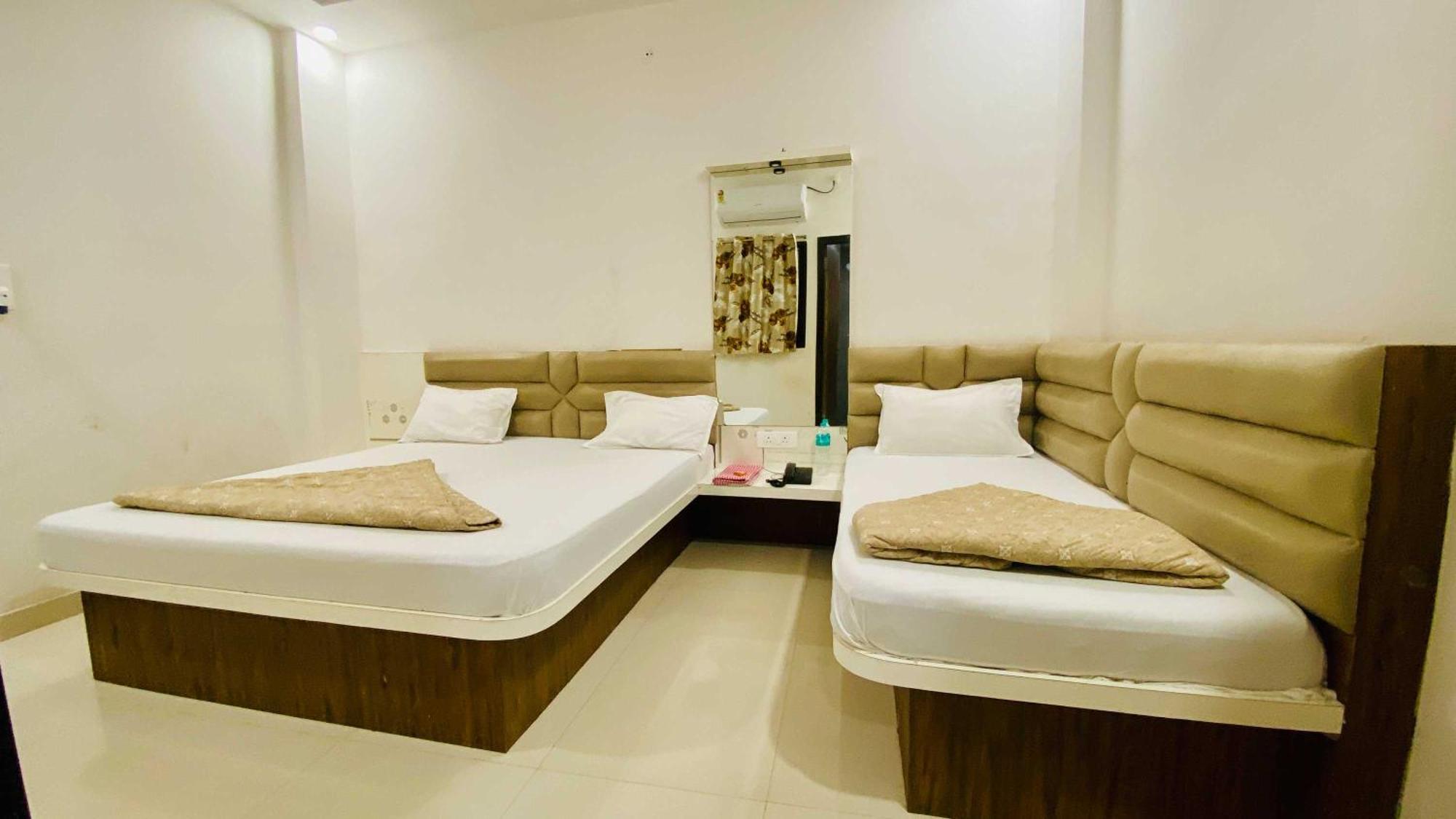 Hotel Gayatri Palace Godarpura 外观 照片