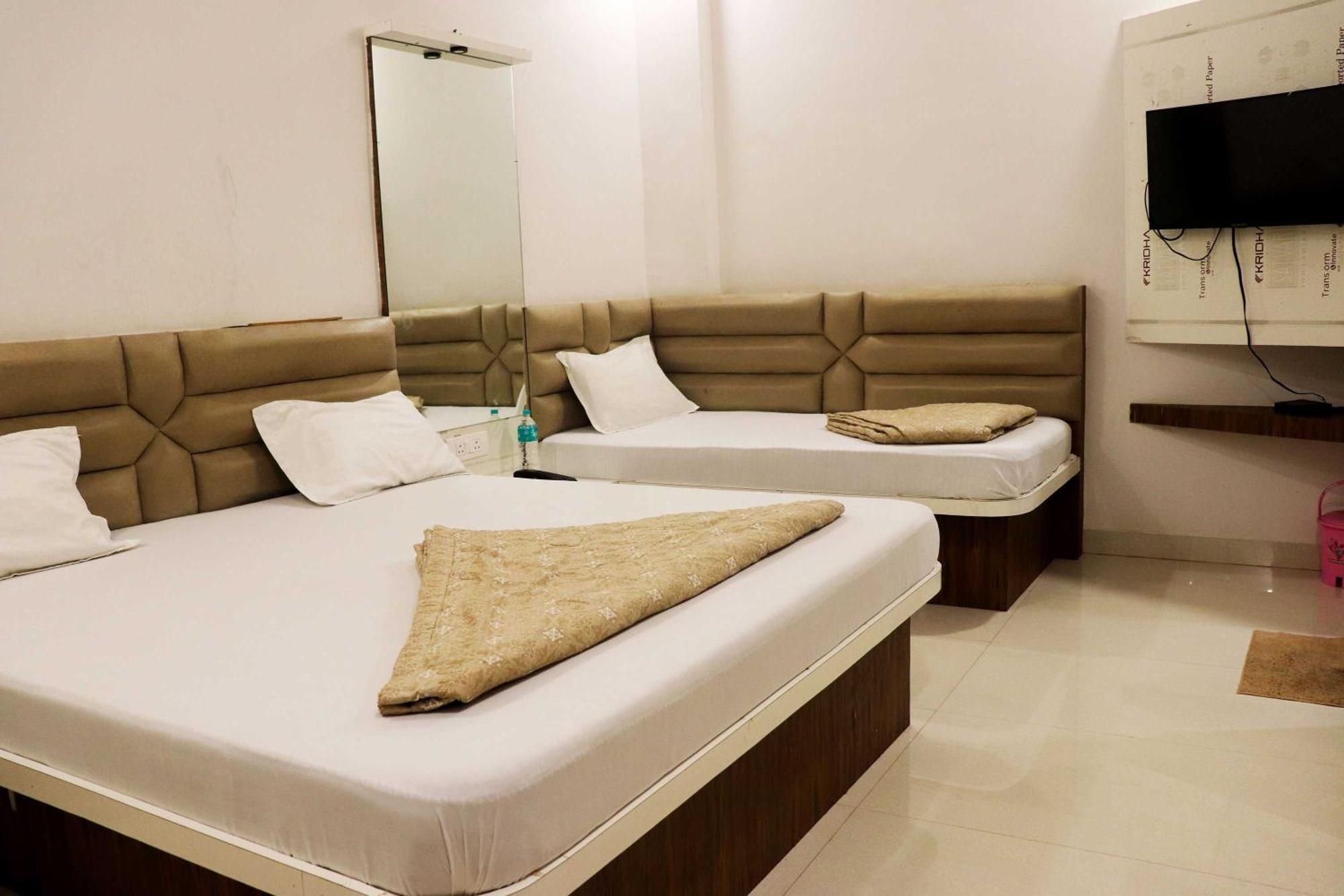 Hotel Gayatri Palace Godarpura 外观 照片