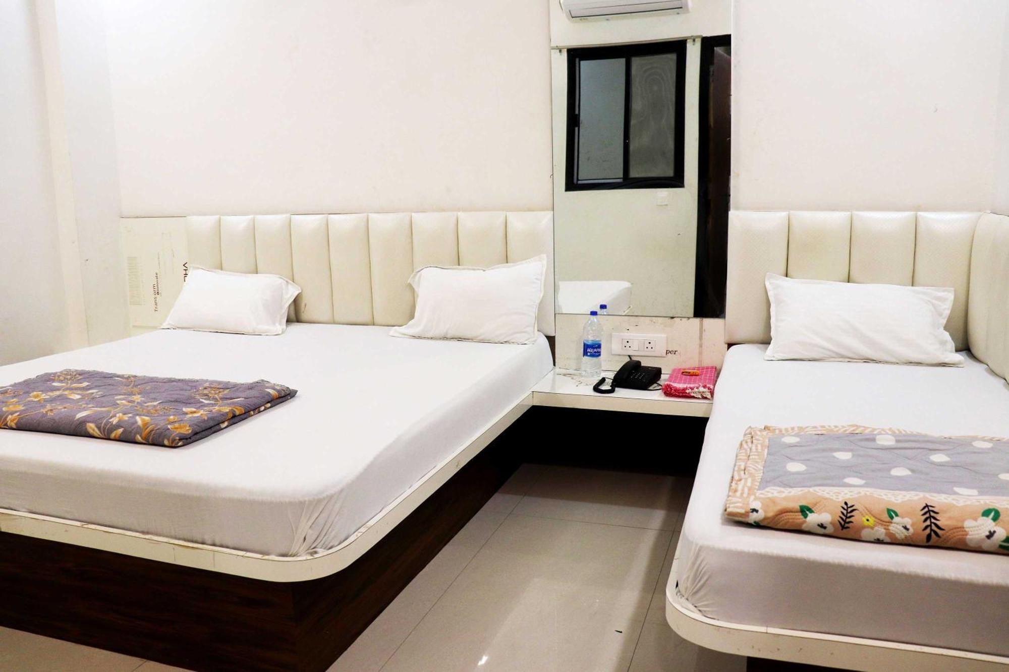 Hotel Gayatri Palace Godarpura 外观 照片