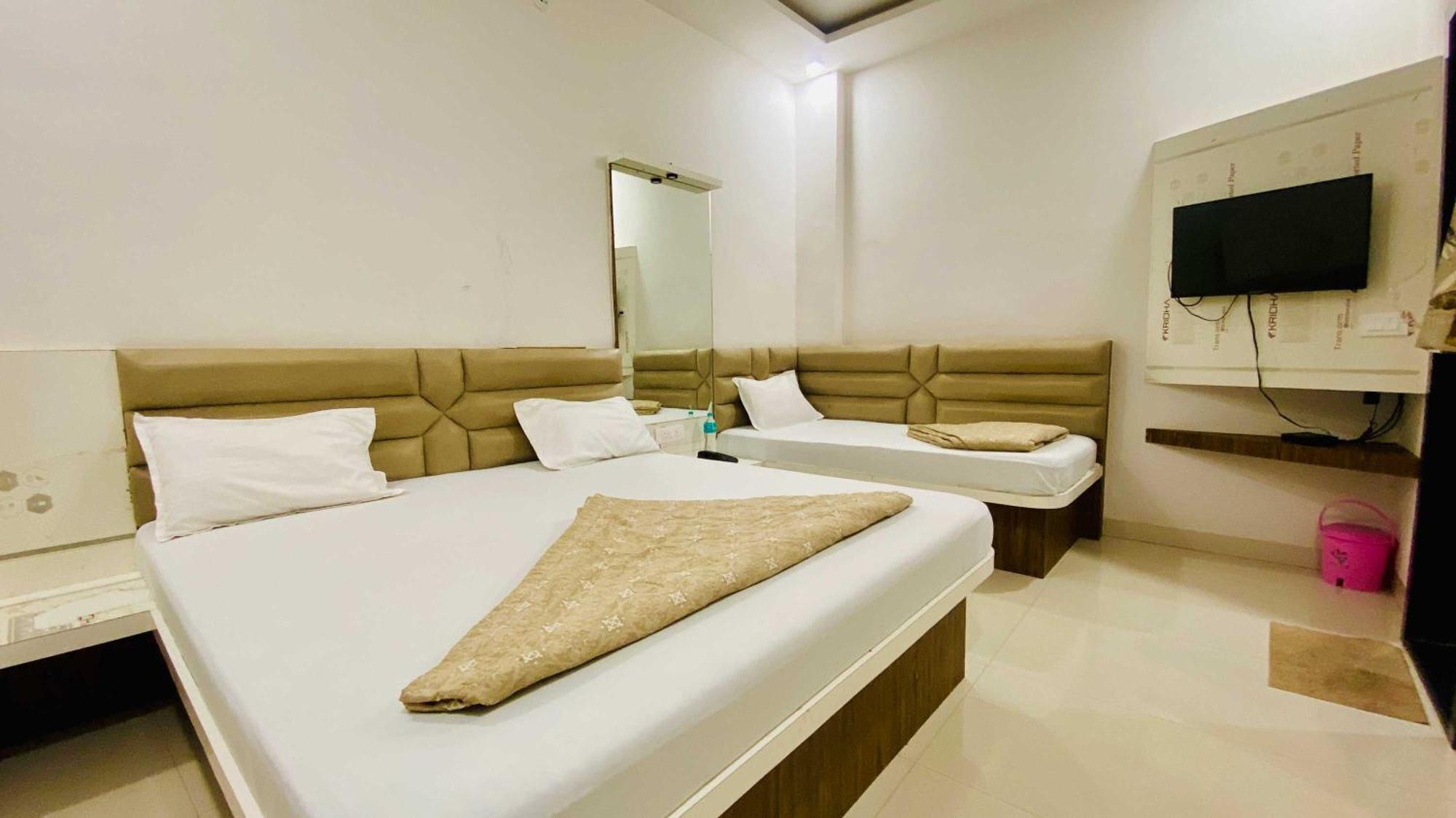 Hotel Gayatri Palace Godarpura 外观 照片