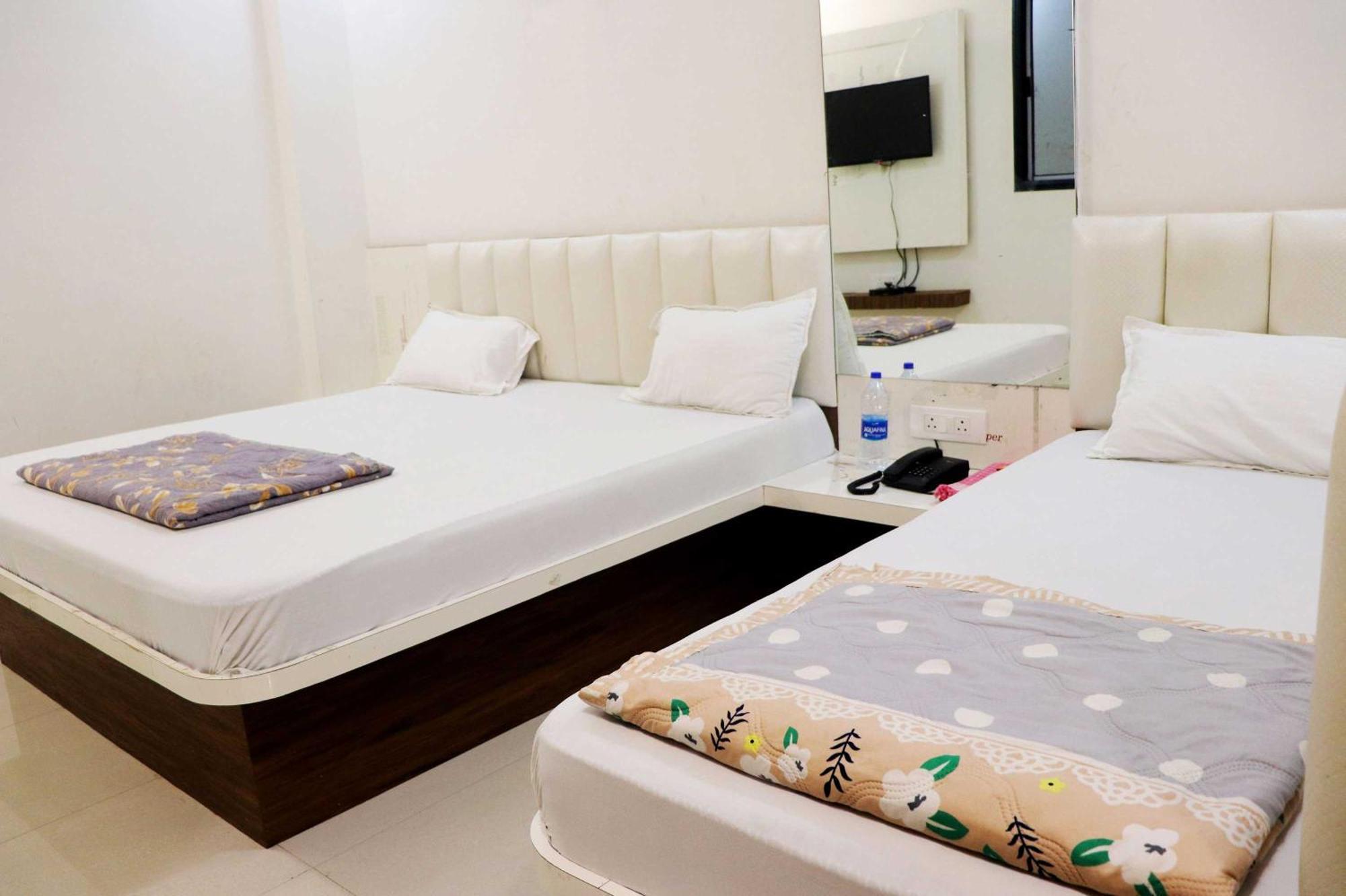 Hotel Gayatri Palace Godarpura 外观 照片