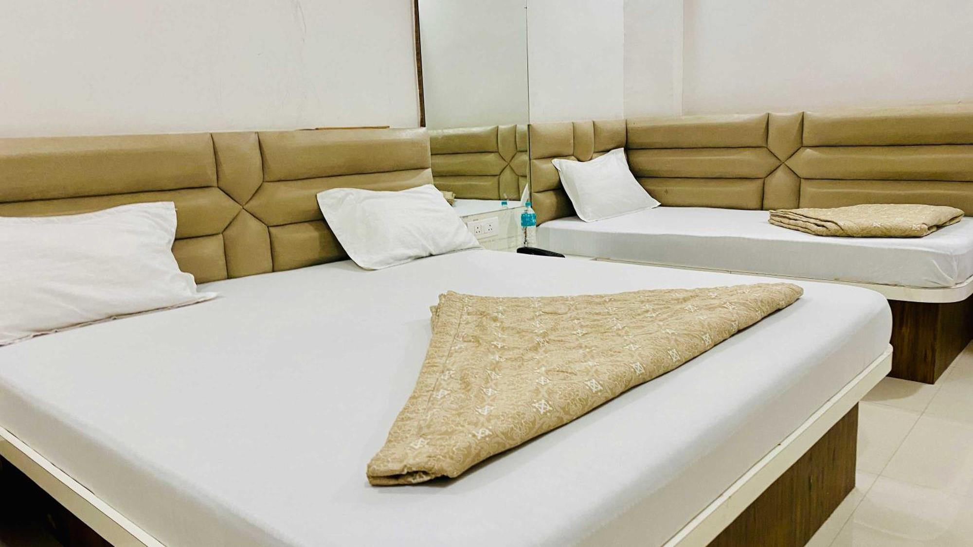 Hotel Gayatri Palace Godarpura 外观 照片