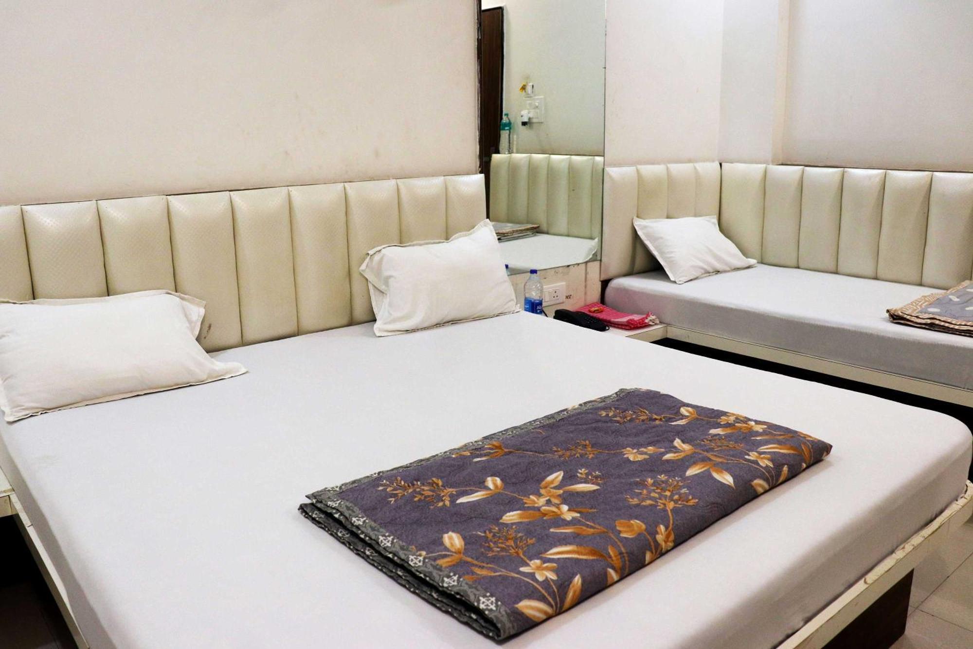 Hotel Gayatri Palace Godarpura 外观 照片